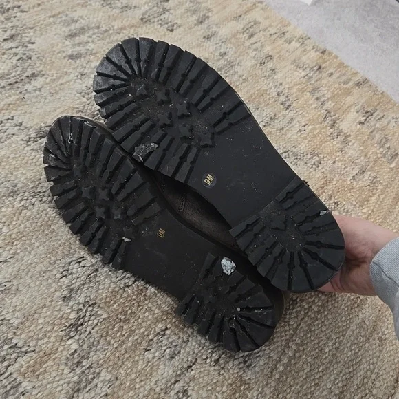 Women's Taupe Fur-Lined Lace-Up Boots - Picture 4 of 6